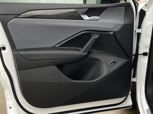 New 2026 Volkswagen Tiguan SE R-Line image 9