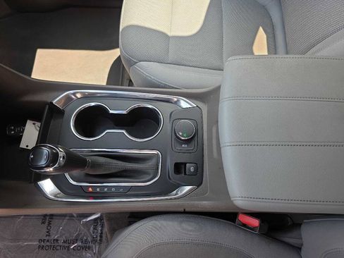 Used 2019 Chevrolet Traverse LT image 14