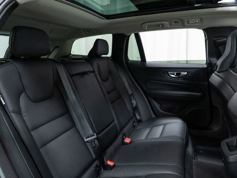 Used 2024 Volvo V60 B5 Cross Country Plus image 24