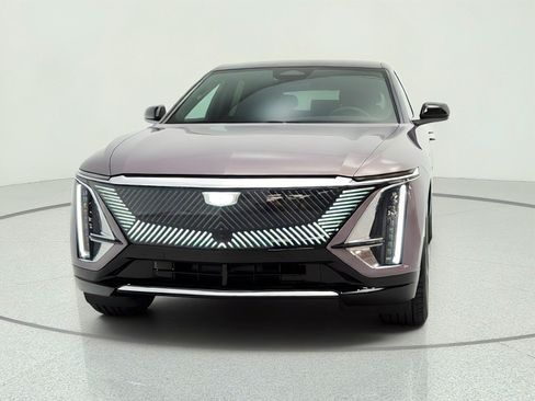 Used 2025 Cadillac Lyriq Luxury AWD/4WD image 2