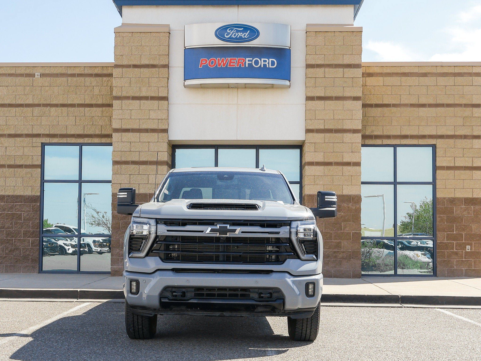 Used 2024 Chevrolet Silverado 2500 LTZ w/ LTZ Plus Package AWD/4WD image 3