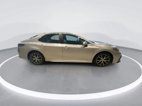 Used 2023 Toyota Camry SE image 9