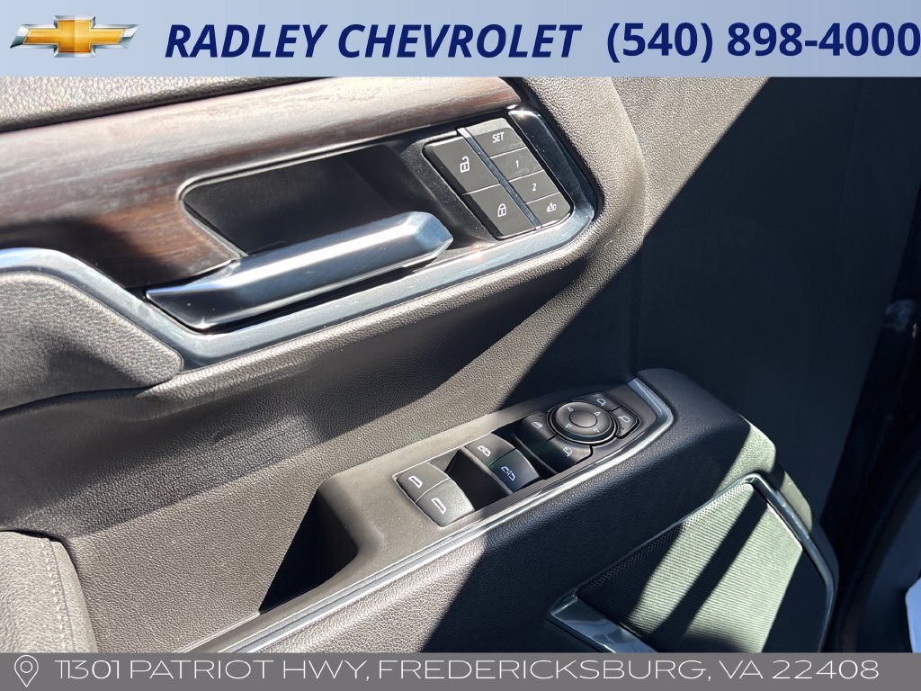 Used 2025 GMC Sierra 1500 SLT AWD/4WD image 5