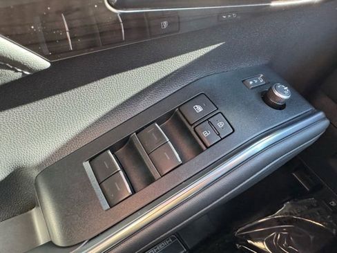 Certified 2025 Toyota Highlander Limited image 36