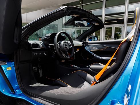 New 2026 McLaren Artura Spider RWD image 19