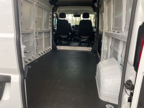 Used 2025 RAM ProMaster 2500 w/ Convenience Group image 12