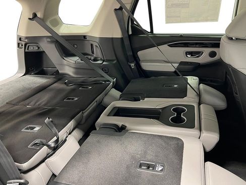 New 2025 Honda Pilot Touring image 33