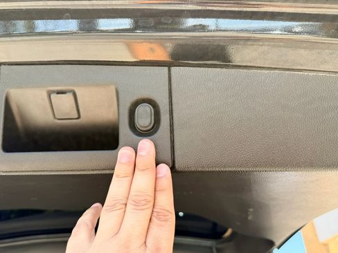 Used 2018 Cadillac Escalade ESV Luxury image 17