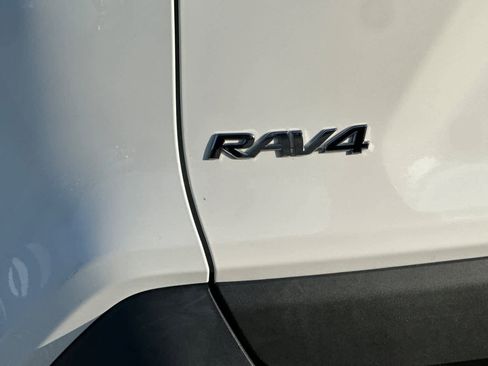 Used 2022 Toyota RAV4 LE image 33