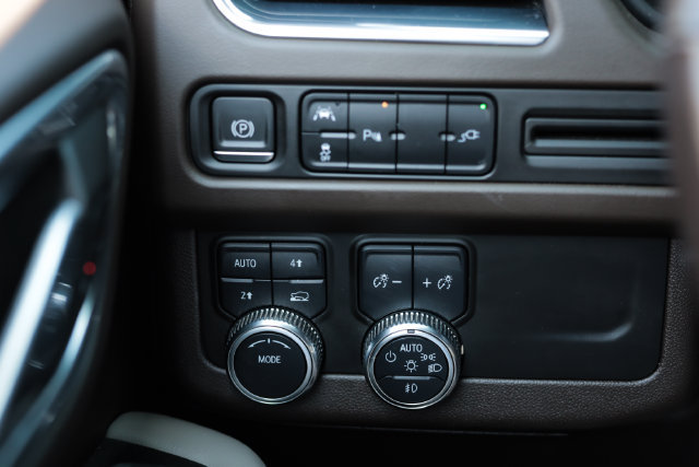 Used 2021 GMC Yukon SLT w/ SLT Premium Package AWD/4WD image 45