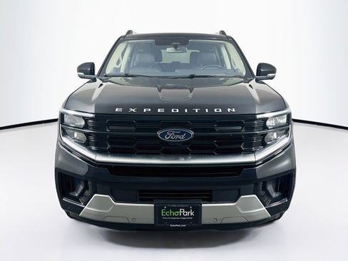 Used 2025 Ford Expedition Max Platinum AWD/4WD image 2