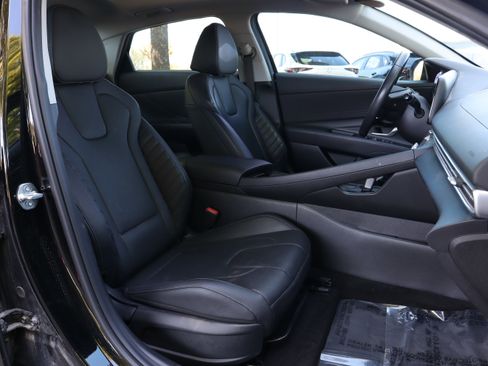 Used 2024 Hyundai Elantra Limited image 30