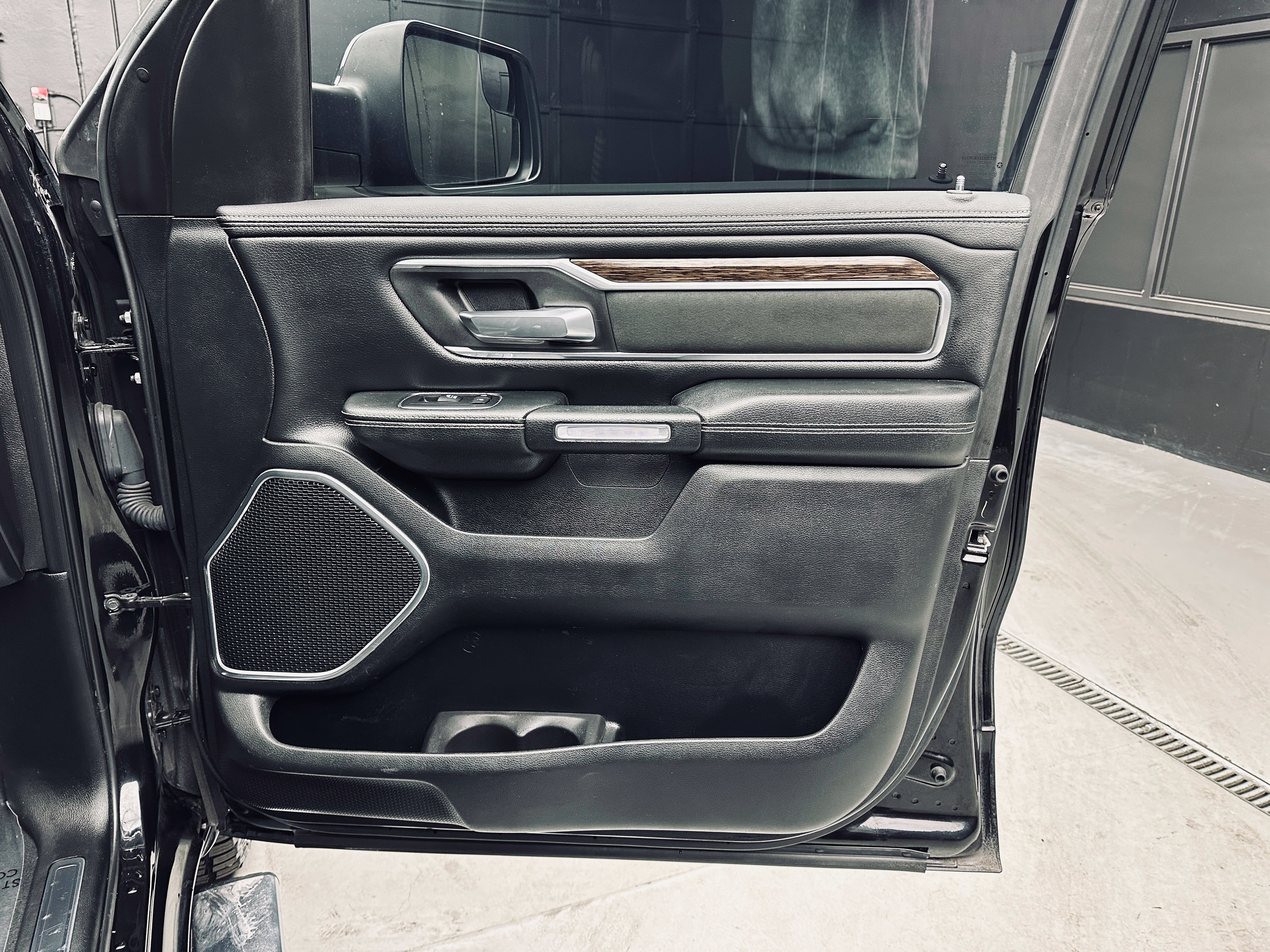 Used 2019 RAM 1500 Laramie AWD/4WD image 24