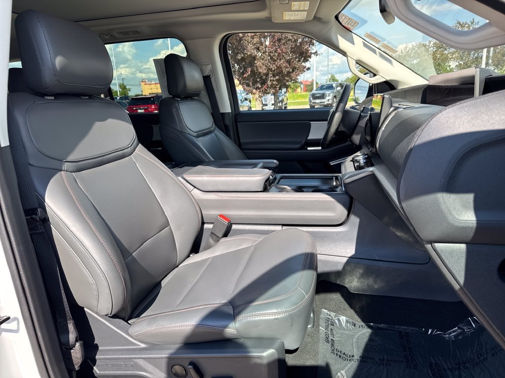 Used 2025 Ford Expedition Active AWD/4WD image 41