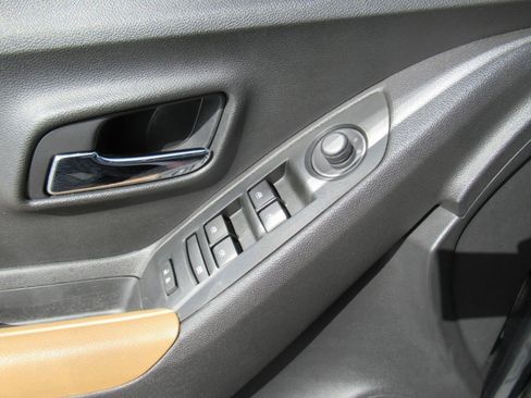 Used 2020 Chevrolet Trax Premier FWD image 21