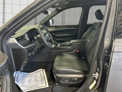 Used 2025 RAM 1500 Lone Star image 9