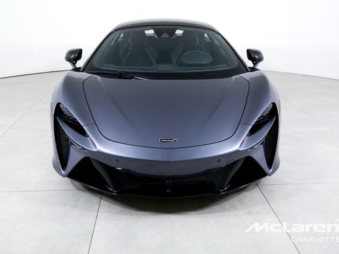 Used 2023 McLaren Artura image 4