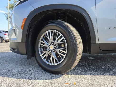 Used 2025 Chevrolet Traverse LT FWD image 40