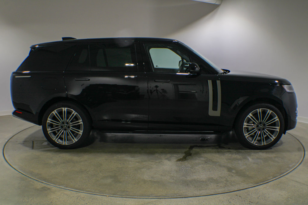 Certified 2025 Land Rover Range Rover Long Wheelbase SE AWD/4WD image 6