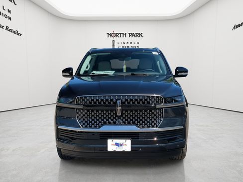 New 2026 Lincoln Navigator L Premier AWD/4WD image 8