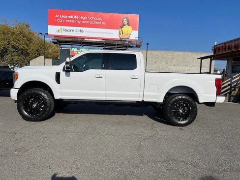 Used 2019 Ford F250 Lariat w/ Lariat Ultimate Package image 4