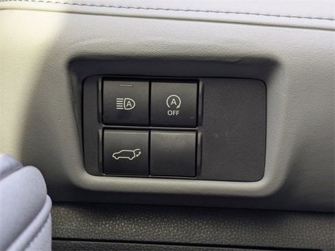 Used 2023 Toyota Highlander LE image 26