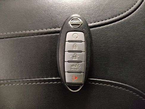 Used 2019 Nissan Rogue SV image 32