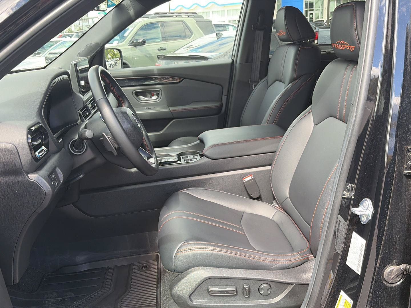 Used 2025 Honda Pilot TrailSport image 19