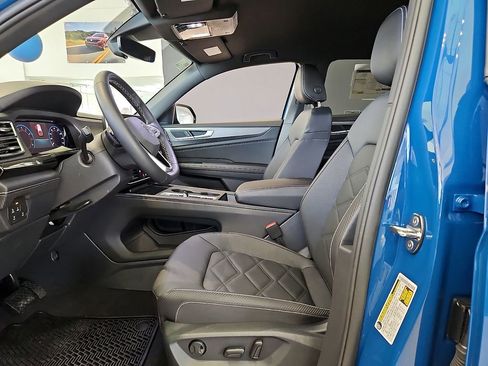 Certified 2025 Volkswagen Atlas Cross Sport SE image 11