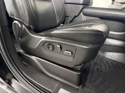 Used 2022 GMC Yukon Denali AWD/4WD image 25