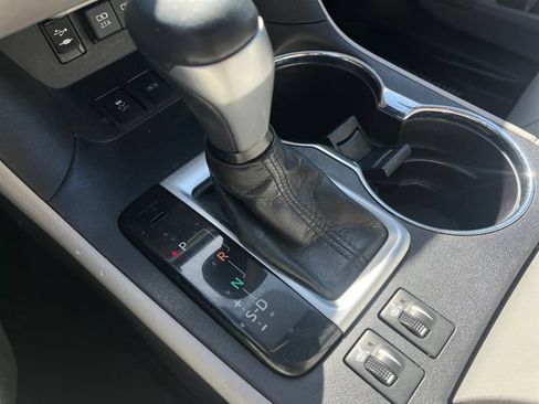 Used 2019 Toyota Highlander XLE AWD/4WD image 28