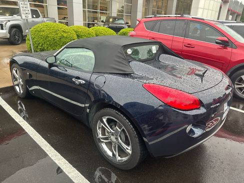 Used 2007 Pontiac Solstice Convertible w/ Premium Package RWD image 3