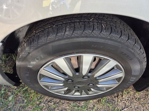 Used 2009 Nissan Versa 1.8 S w/ PWR Pkg image 2