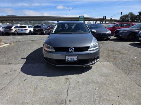 Used 2011 Volkswagen Jetta SE FWD image 3