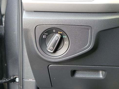 Used 2018 Volkswagen Atlas SE image 11