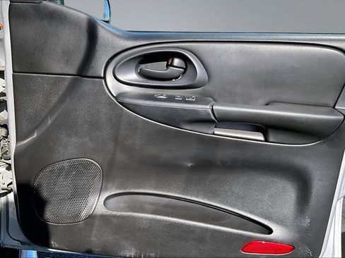 Used 2008 Chevrolet TrailBlazer SS w/ Sun And 6-Disc Cd Package image 23