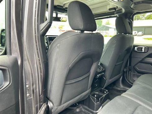 Used 2020 Jeep Wrangler Unlimited Sahara AWD/4WD image 21