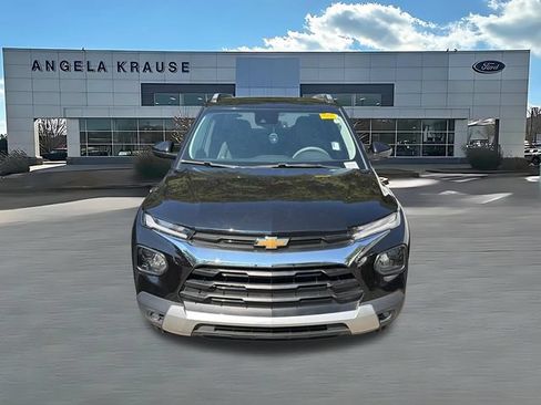 Used 2023 Chevrolet TrailBlazer LT w/ Convenience Package FWD image 2