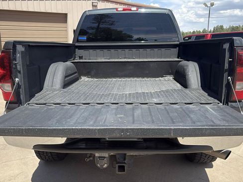 Used 2005 Chevrolet Silverado 2500 LT w/ Heavy-Duty Power Package AWD/4WD image 8
