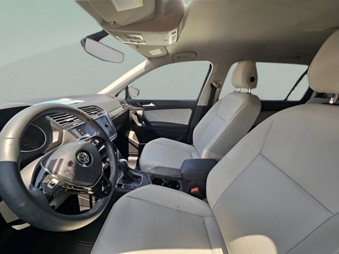 Used 2021 Volkswagen Tiguan SE FWD image 6