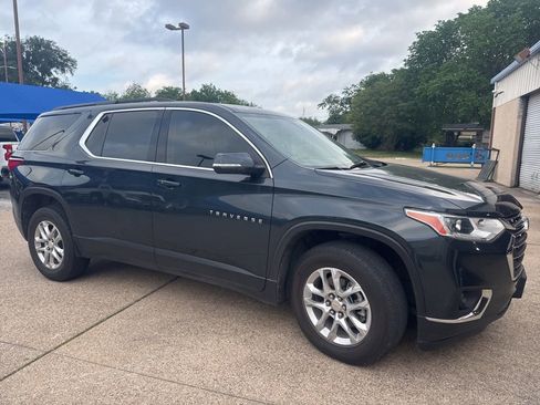 Used 2021 Chevrolet Traverse LT image 3