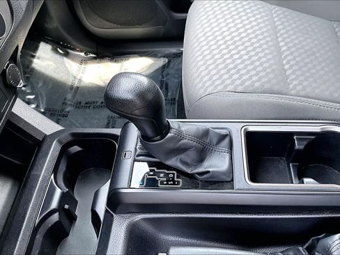 Used 2022 Toyota Tacoma SR AWD/4WD image 16