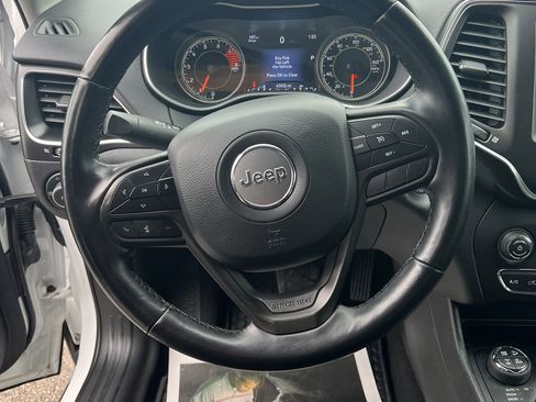 Used 2021 Jeep Cherokee Trailhawk image 17