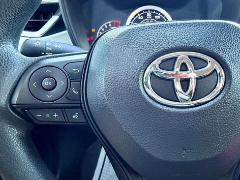 Used 2021 Toyota Corolla LE FWD image 33