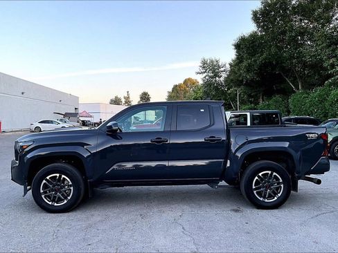 Used 2024 Toyota Tacoma TRD Sport AWD/4WD image 7