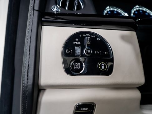 Used 2019 Rolls-Royce Phantom Sedan image 46