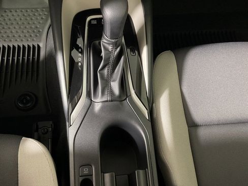 Used 2025 Toyota Corolla LE image 28