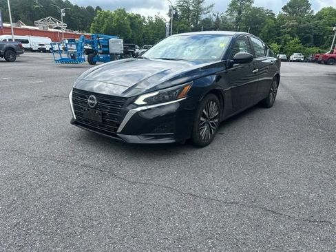 Used 2024 Nissan Altima 2.5 SV FWD image 1