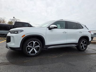 Used 2025 Volkswagen Tiguan SE w/ Panoramic Sunroof Package