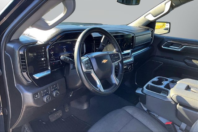 Used 2025 Chevrolet Silverado 1500 LT AWD/4WD image 12
